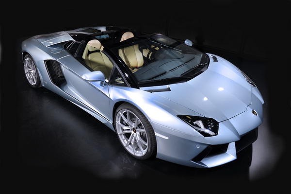 LAMBORGHINI Aventador LP700-4 Roadster